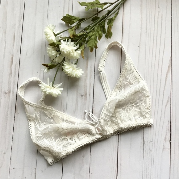 Victoria's Secret Other - 2/$25 ❤️ VS Dream Angels Plunge Crochet Lace Bra